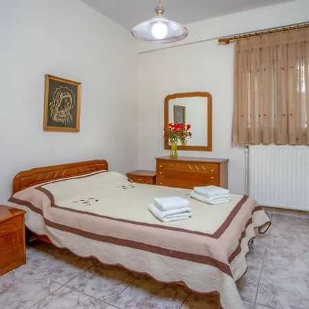 Daire Retro 1 Bedroom Apartment, Vesta Philoxenia