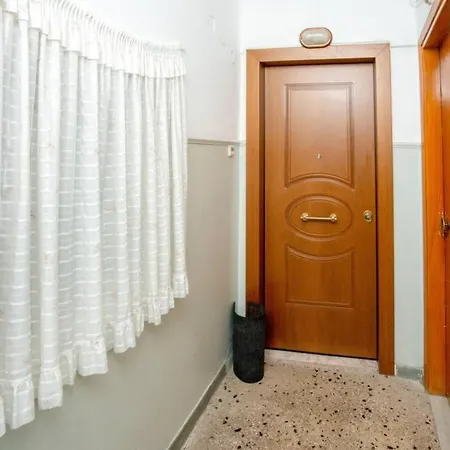 Retro 1 Bedroom Apartment, Vesta Philoxenia