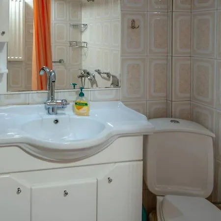 Daire Retro 1 Bedroom Apartment, Vesta Philoxenia *
