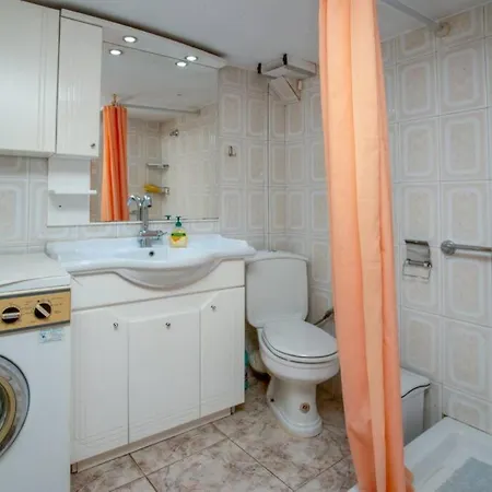 Retro 1 Bedroom Apartment, Vesta Philoxenia *