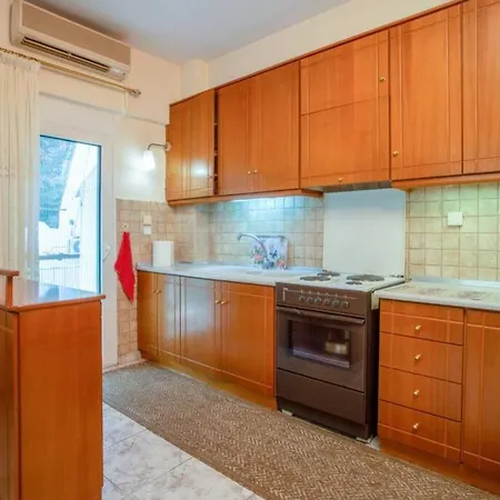 Daire Retro 1 Bedroom Apartment, Vesta Philoxenia *